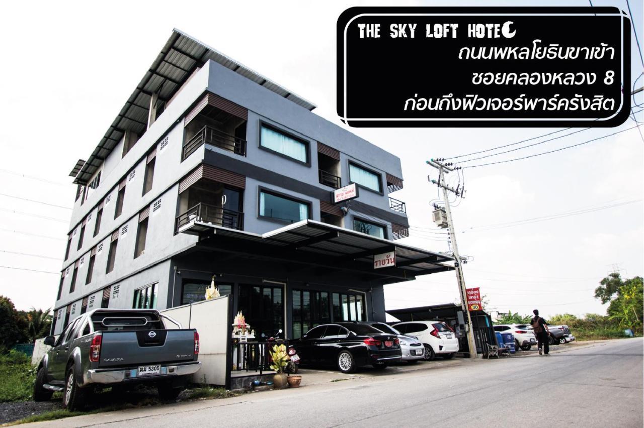 The Sky Loft Hotel 빠툼 타니 외부 사진