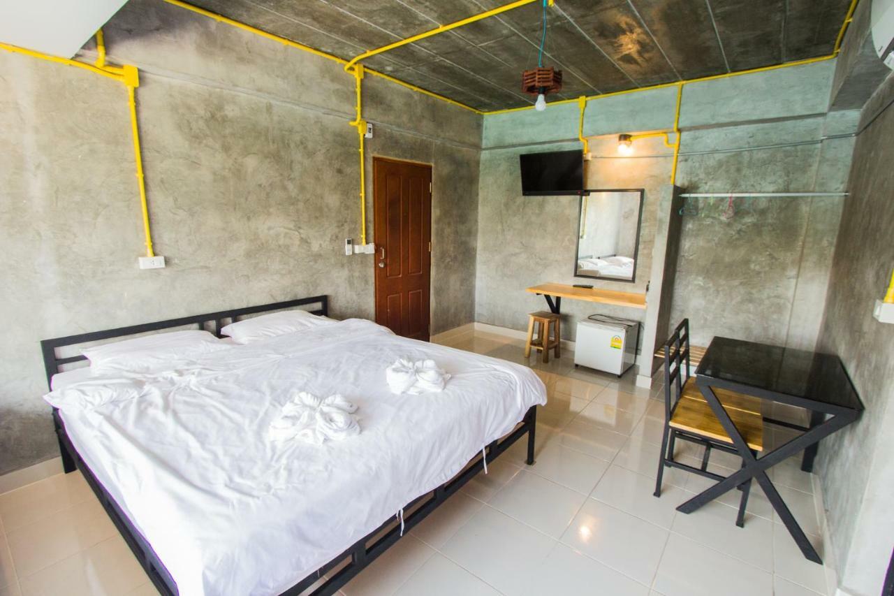 The Sky Loft Hotel 빠툼 타니 외부 사진