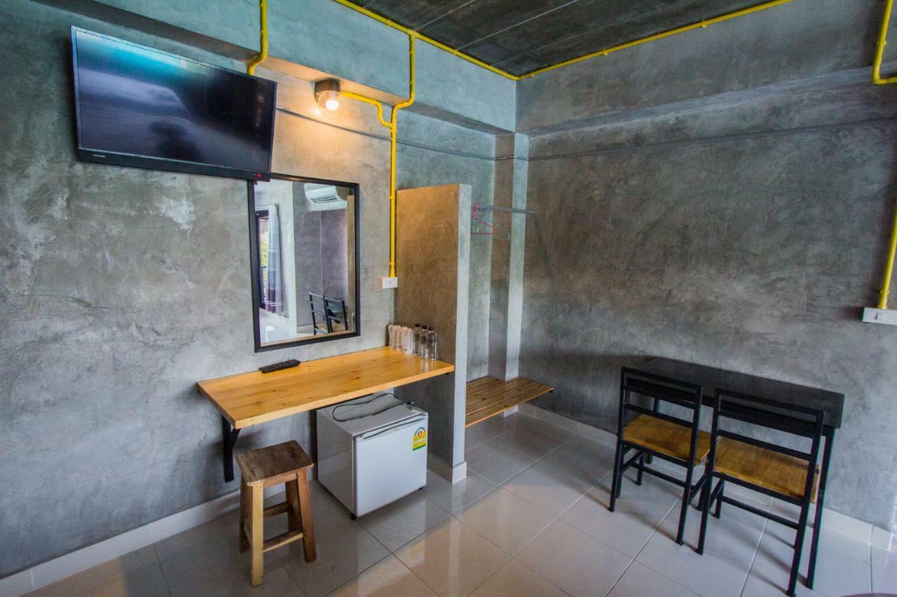 The Sky Loft Hotel 빠툼 타니 외부 사진